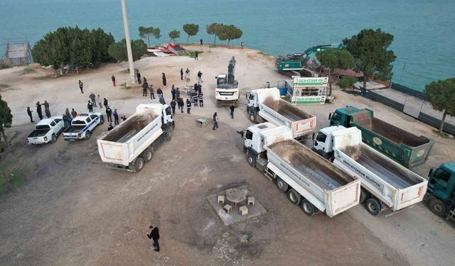 Adana'da yıkım gerginliği bitti: Kepçeler yıkıma başladı