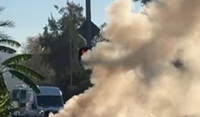 Alanya'da seyir halindeki otomobil alev aldı