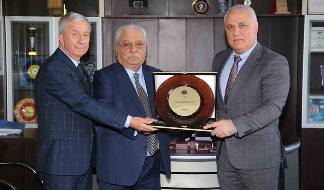 Alanya'nın vergi rekortmenlerine plaket