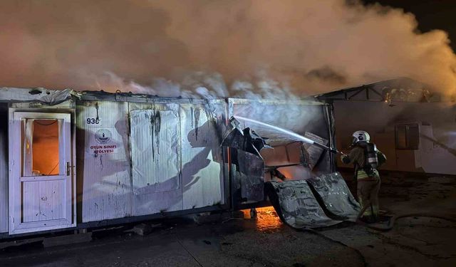 Alevlere teslim olan 6 konteyner yandı