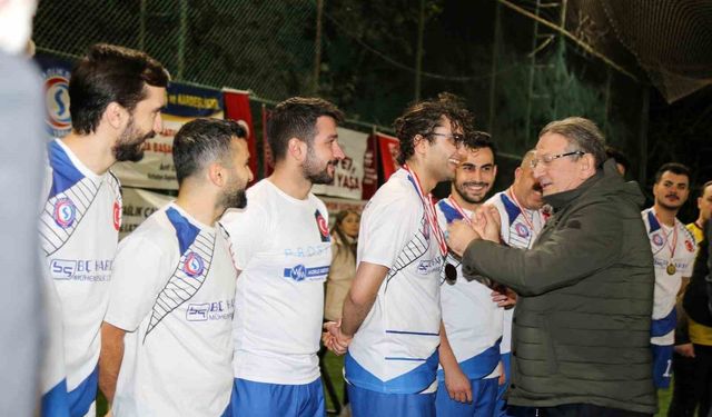 Antalya Sağlıkspor, 24. Geleneksel Futbol Turnuvası'nın şampiyonu oldu