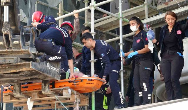 Antalya'da inşaat iskelesinden düşen işçi ağır yaralandı
