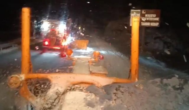 Antalya'da mevsimin ilk karı yağdı, Antalya-Konya karayolu beyaza büründü