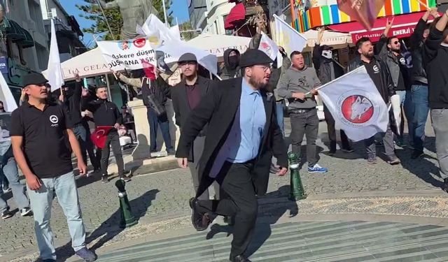 Antalya'da muhalif görüşlü gruplar arasında tartışma