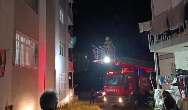 Balkondan düşerek yaralanan yaşlı adam operasyonla kurtarıldı