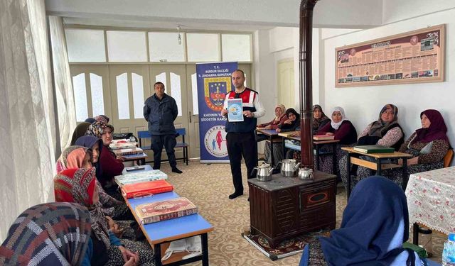 Burdur'da jandarma ekipleri tarafından bilgilendirme ve farkındalık eğitimi