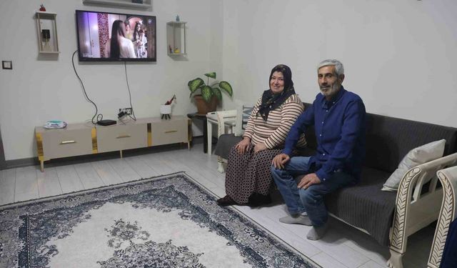 DEM partili milletvekilinin 'Şantiye şefi' yakıştırmasını yaptığı Bakan Kurum'a yuvasına kavuşan depremzedelerden destek