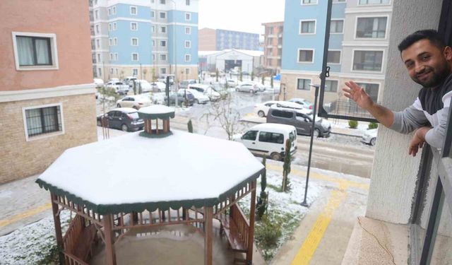 Depremde onlarca insana mezar olan 600 konutlarda yeni yuvalarına kavuşan vatandaşlar, 2026'yı sıcak yuvalarında karşılıyor