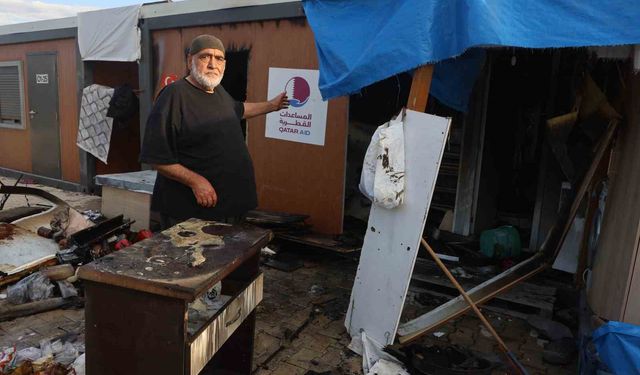 Depremzede yaşlı çiftin yaşadığı konteyner yanarak küle döndü