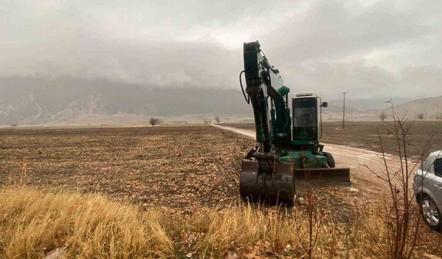 DSİ'ye ait kepçenin çalınıp define arandığı iddiası