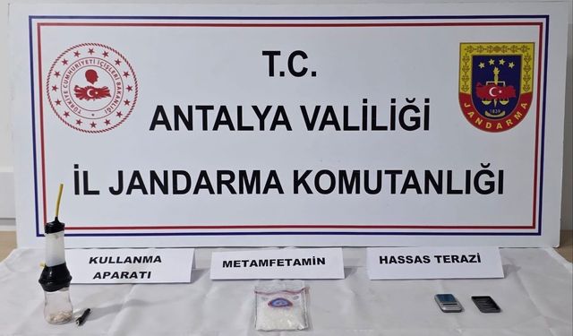 Elmalı'da jandarmadan uyuşturucu baskını