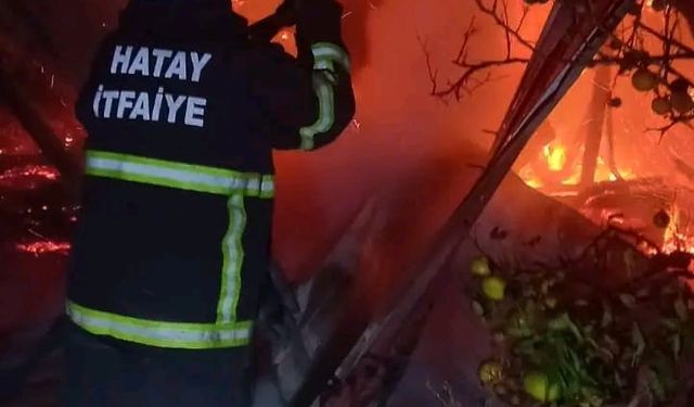 Erzin'de baraka alevlere teslim oldu