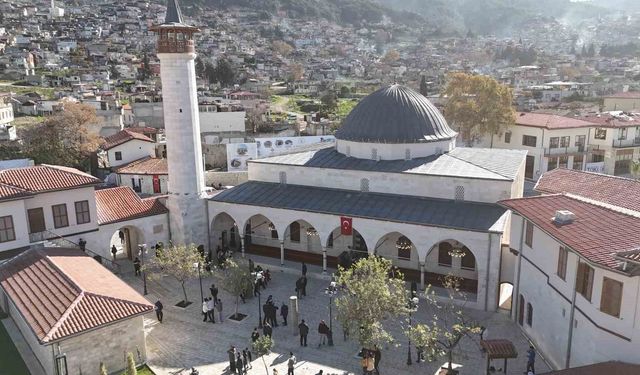 İnşa çalışmalarıyla yeniden ayağa kalkan Habibi Neccar Camii, Cumhurbaşkanı Erdoğan'ın açılışını gerçekleştirmesiyle vatandaşların akınına uğruyor