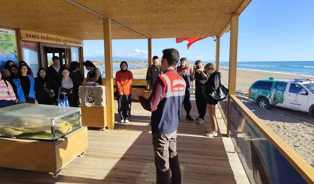 Jandarma'dan çevre koruma eğitimi ve kıyı temizliği