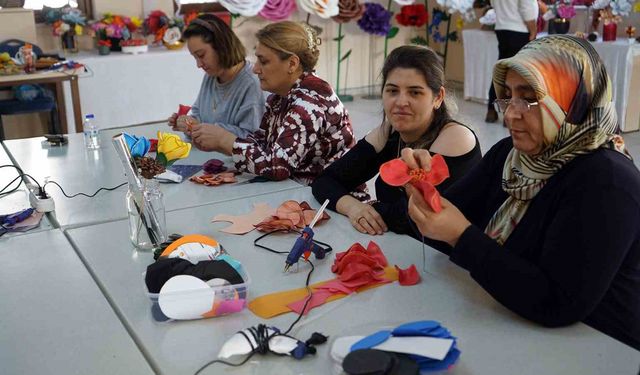 Kadınlar büyükşehir belediyesinin atölyelerinde meslek öğreniyor