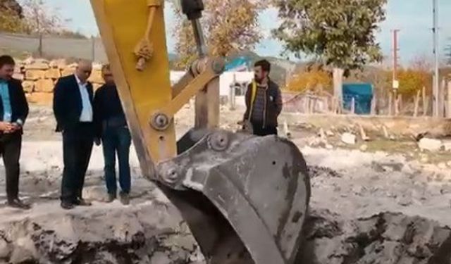 Kahramanmaraş'ta kepçeyle mozaik arandı