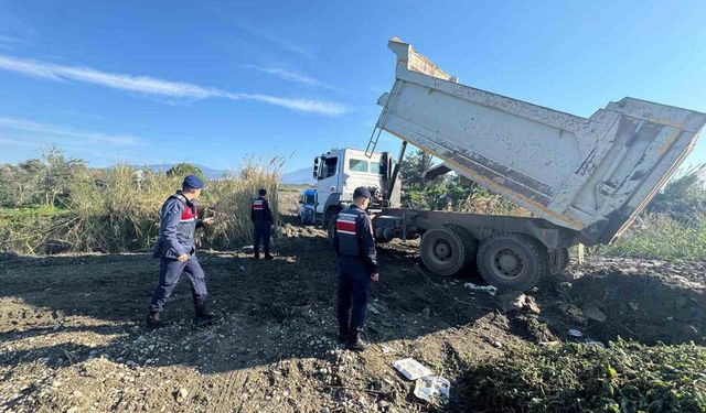 Kaş'ta izinsiz kum alımına jandarma engeli