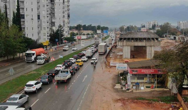Köprülü kavşak inşaatını durduran pide fırını mahkeme kararıyla yıkıldı