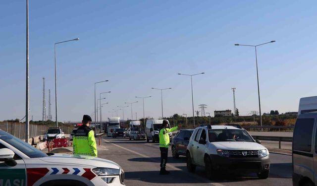 Mersin'de otoyollarda trafik denetimleri aralıksız sürüyor