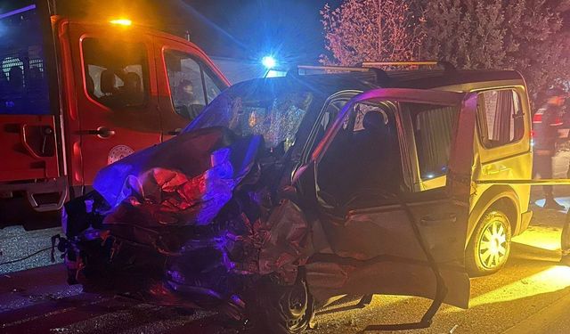 Osmaniye'de otomobil ile hafif ticari araç çarpıştı: 3 ölü, 2 yaralı