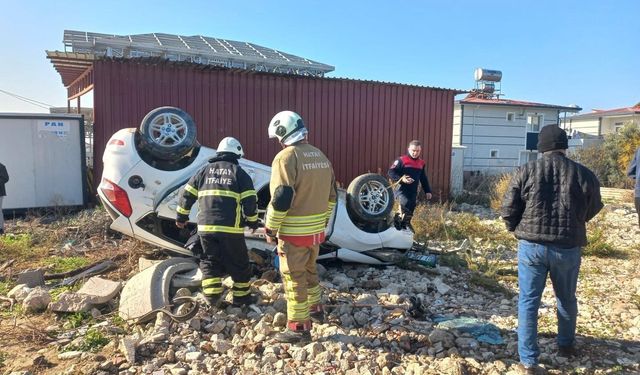 Samandağ'da takla atan otomobilin sürücüsü yaralandı