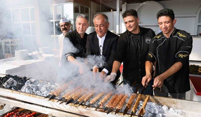 Tescilli Adana Kebabı Ustalık Eğitimini 12'si kadın 50 kursiyer başarıyla tamamladı