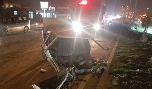 Tırla çarpışan Tofaş ikiye bölündü