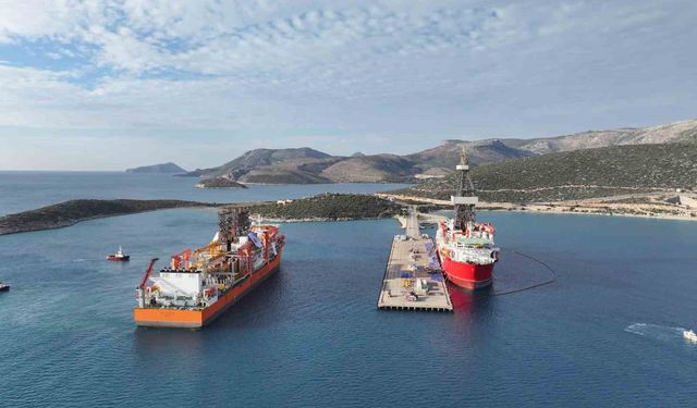 Türkiye'nin 6'ıncı sondaj gemisi Taşucu Limanı'na yanaştı