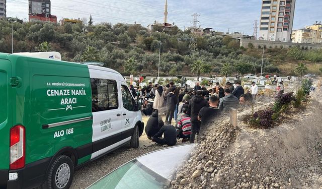 Mersin’de öldürülen anne ve oğul yan yana toprağa verildi