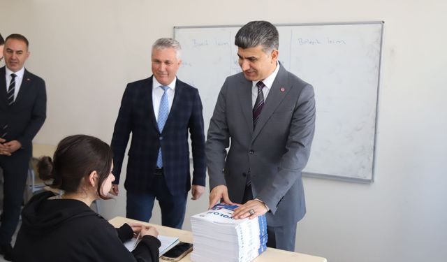 Akdeniz Belediyesi’nden Öğrencilere Kaynak Desteği