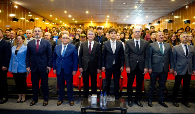 Erdemli’de “Dilimizin Zenginlikleri” Söyleşisi Düzenlendi