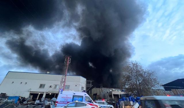 Mersin’de Korkutan Görüntü: Gökyüzü Tamamen Kapandı!