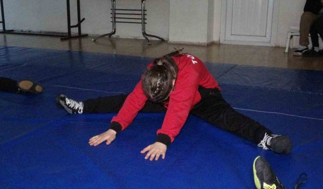 Bir yetenek taraması hayatını değiştirdi 10 yaşındaki güreşçi Asya, Türkiye şampiyonu oldu