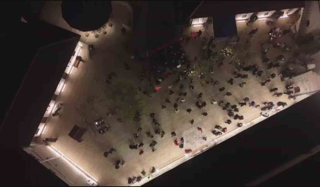 Depremin ardından Habibi Neccar Camii'nde ilk Miraç Kandili'nde eller semaya açıldı