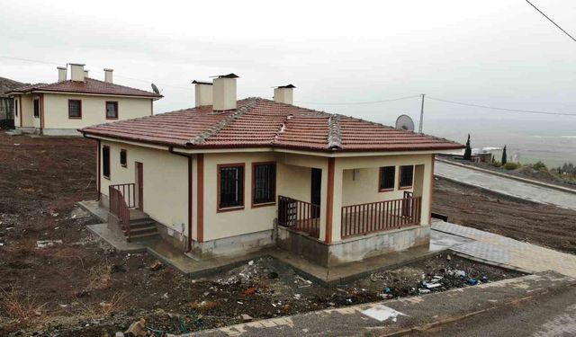 Depremzede vatandaş: 'Babamızın yapmadığını devletimiz yaptı'