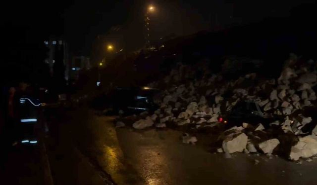 İstinat duvarı park halindeki araçların üzerine çöktü