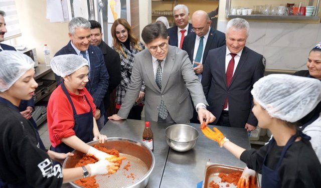 Genç Kızlar Geleneksel Sanatları Atölyelerde Keşfetti