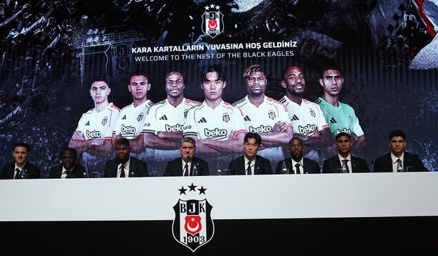 Beşiktaş’ta yeni transferler için imza töreni düzenlendi