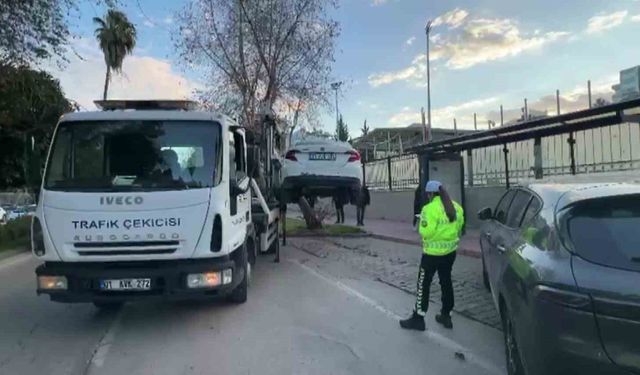 Adana'da hatalı park yapanlara toplam 233 bin TL ceza kesildi