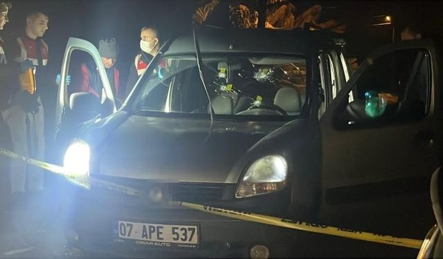 Alanya'da seyir halindeki araca silahlı saldırı: 1 ölü