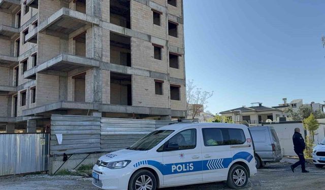 Antalya'da inşaattın 5'nci katından düşen işçi yaralandı