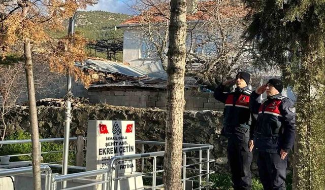 Eğirdir'de şehit kabirleri düzenli olarak denetleniyor