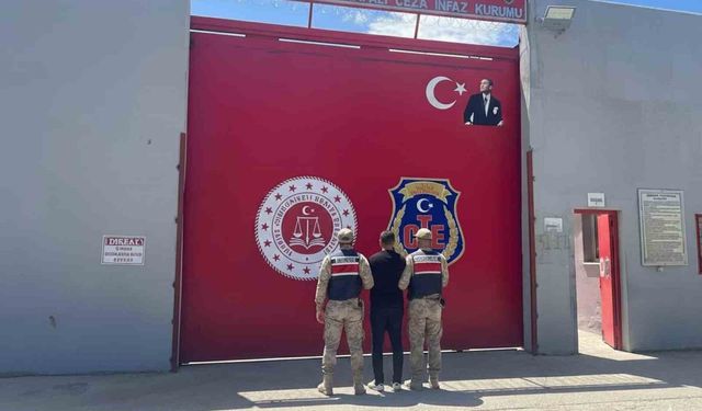 Hatay'da 24 yıl 6 ay hapis cezası bulunan cezaevi firarisi yakalandı