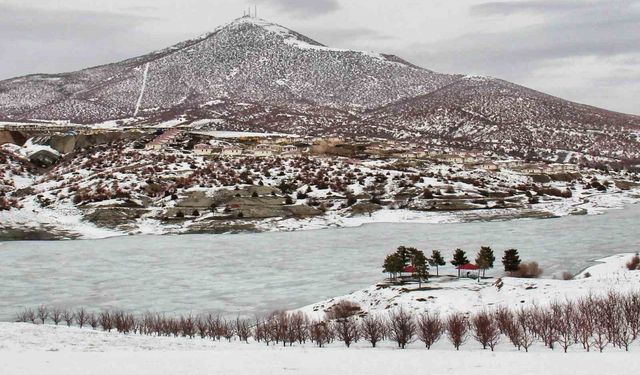 Kahramanmaraş'ta baraj ve göletler buz tuttu