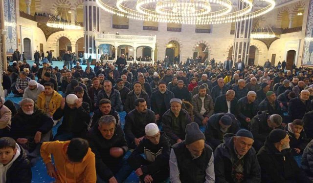 Kahramanmaraş'ta ilk teravih namazı kılındı