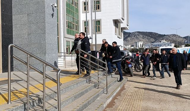 Köy kuşatıldı, katiller ile onlara yardım edenler yakalandı: 4 şüpheli adliyeye sevk edildi