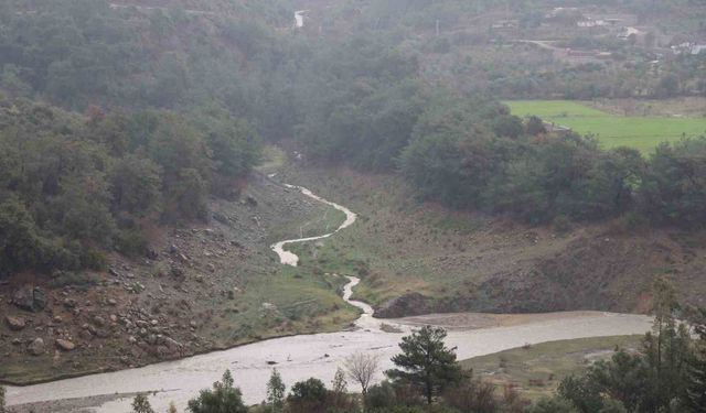 Kozan'da sağanakla birlikte kuruyan kaynaklar yeniden canlandı