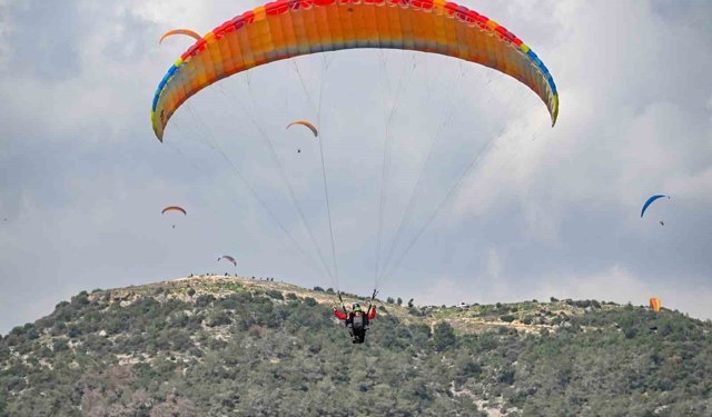 Mersin’de Özel Çocuklar Korkularını Gökyüzünde Yendi