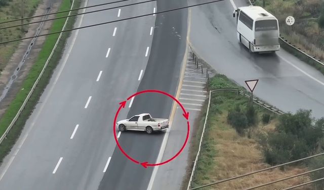 Uygulama noktasına girmemek için otoyolda geri geri giden sürücü dron kamerasına yakalandı