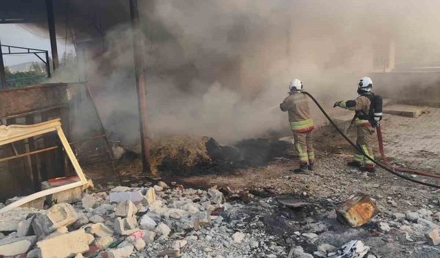 Antakya'da odunlukta çıkan yangın eve sıçramadan söndürüldü